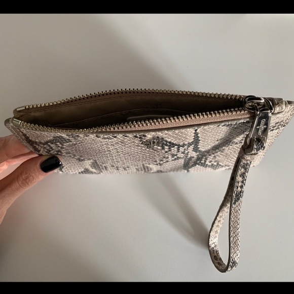 🔥BOGO under $20🔥 Cole Haan Wristlet - Picture 3 of 3
